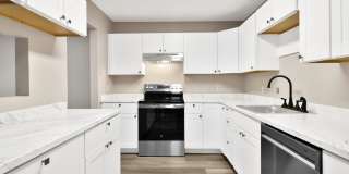 Modern 3-Bedroom Duplex in Holiday Hills, Traverse City Gallery 1