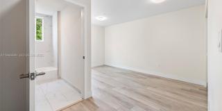 2561 NE 193rd St Gallery 10