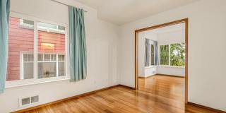 1 Bedroom Apartment Next To Cal Anderson Park! *Utilities and Garage Parking Included!* Gallery 12