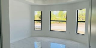 1112 E 12th St Gallery 17