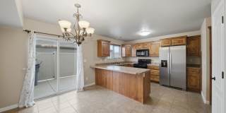 3 Bedroom Townhome in Prime Location! Gallery 1