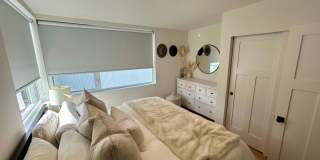 Spacious Ballard Townhome- 2 Bedrooms with Parking Gallery 14