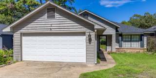 Spacious 3-Bedroom Daphne Home with Fenced Backyard & Screened Porch Gallery 1