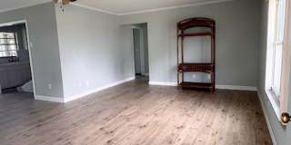 Stylish Seminole Condo with Private Garage in Chateaux de Bardmoor 55+ Community - AVAILABLE JUNE 1ST Gallery 3