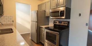 Freshly Updated, Stylish 2 bed 2 bath Condo in Bloomington Gallery 1