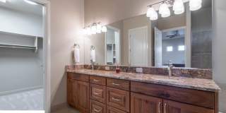 Stunning 2 Bedroom Fully Furnished Home. Community Pool & Mini Golf! Gallery 59