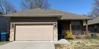3bed 3bath house with a 2 car garage Gallery 1