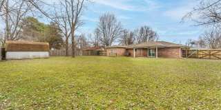Great Location near Walmart Campus Gallery 23
