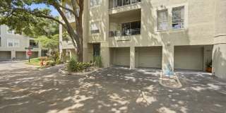 Spacious 1BR/1BA Harbour Island Condo with 2 Car Garage in Gated Island Place Gallery 4