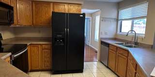 5 bedroom 3 bathroom Sinlge Family House in Aurora Gallery 7