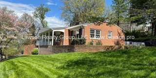 Spacious South Roanoke Home with Lawn Care Included Gallery 1