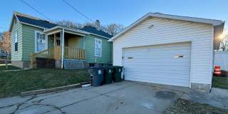 Charming 2 Bedroom Home with Garage on Corner Lot Gallery 1
