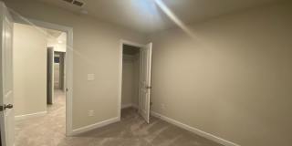 Room in 4 Bedroom Home at Memorial Pkwy Gallery 25
