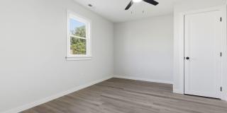 1339 E Division Street Gallery 17