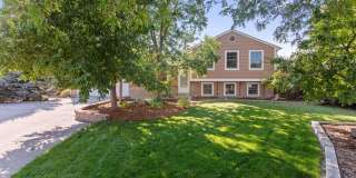 Beautiful 4 bed, 2 bath on Cul-de-sac  w/ large yard available in Central Loveland Gallery 1