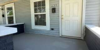 Newly Renovated 3BR/1BA Townhome near Downtown Indy Gallery 5