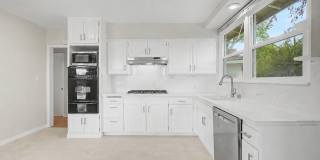 Rolling Hills Ranch House — Updated 3BR Home on a Massive Lot Rolling Hills Ranch House — Updated 3BR Home on a Massive Lot Gallery 14