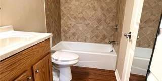Arbor Village Condominium / Beautiful Update Unit / Refrigerator, Washer & Dryer included Gallery 34