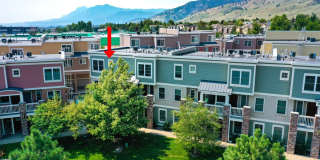 Bright & Beautiful 2-Level Condo in NoBo, available June 5th Gallery 29