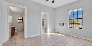 Duplex for Rent in the Heart of SA! Gallery 4