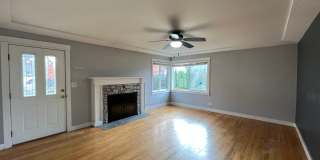 Charming 2 Bed 1 Ba House in Gladstone - Garage, Washer and Dryer, Landscaping Including! Gallery 6