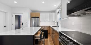 Bright & Spacious - 2BR Condo in Seattle Gallery 6