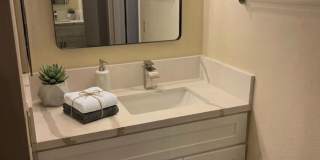 1 Bedroom, 1 Bathroom North Hollywood Condominium for Lease! Gallery 21
