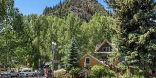 111 S Sixth Street Gallery 33