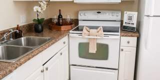 Charming 1 Bedroom / 1 Bathroom Condo – First Floor Unit with Florida Room in a Gated Community. Gallery 5