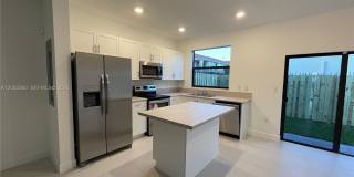 813 NE 211th St Gallery 4