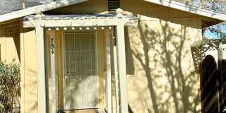 Darling Downtown Studio Apartment Available 2/26/26 Gallery 1