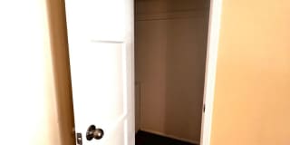 Single Family. 3-bed Home - Desireable Neighborhood! Gallery 32