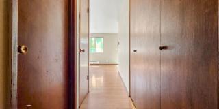 2 Bed, 1 Bath Duplex in Prime Olde Town Issaquah Location with a Yard Gallery 9