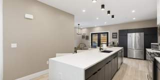 240 E Jefferson St Gallery 18