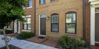 Stunning 4 bed, 4 Bath with Private Rooftop Terrace & Garage Gallery 3