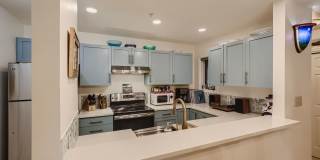 Ideal Downtown 1 BDR Close to Shops & Trails Gallery 3