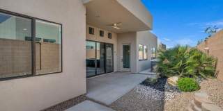 4 Bed, 3 car garage, private pool for rent! Gallery 26