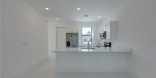 714 W 12th Street Gallery 19