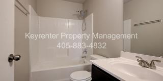 Beautiful 3-Bedroom Home with Easy Access to I-35 & I-240 Gallery 24