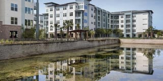 Aurora on the Trail - Apartments & Townhomes Gallery 17