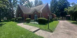 Unique Lyndon area 4 bedroom home with multiple common areas Gallery 3