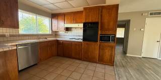 Victorville Green Tree Home- Refurbished 4 Bedrooms, 2 Bathrooms, New Paint, Gallery 14