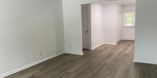 Adorable 2 Bedroom, 1 Bath in East Raleigh near Cary Crossroads - Pet Friendly! Gallery 1