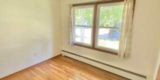 3 Bedroom House South End Neighborhood Burlington Available in September 5th! Gallery 17