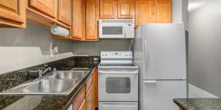 Charming 2BR Condo in Bothell Gallery 8