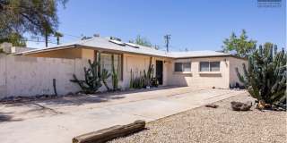 3Bed/2Bath House at 19th Ave/Camelback! Ready for Immediate Move-In! -- NO HOA! CORNER LOT! Gallery 1