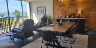 Beautifully renovated 2/2 condo downtown Sarasota with view of Bay! Gallery 9