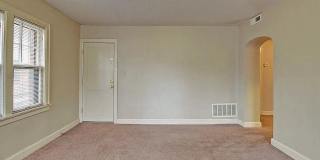 Historic Charm Meets Modern Comfort at Old English Court Gallery 5