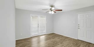 Marine Creek Apartments Gallery 22