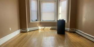 Large 4 bed in Allston Gallery 6